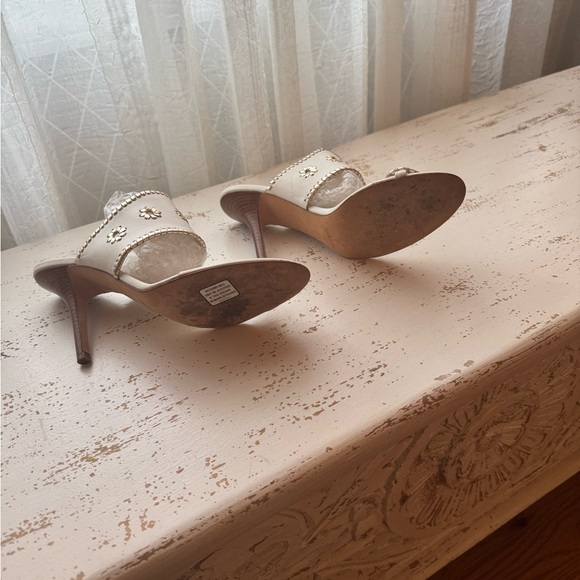 Michael Kors Elegant White/ Gold accented Women's Heeled Sandals - Picture 4 of 5